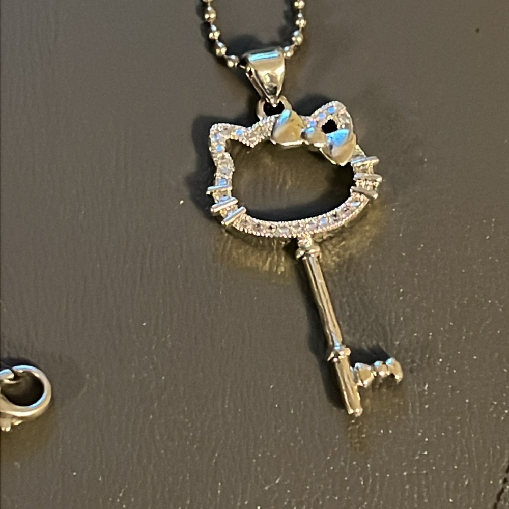 Hello Kitty Key Rhinestone Necklace - Picture 3 of 3